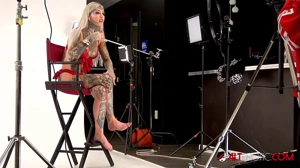 Behind the scenes for Amber Luke's new face tattoo